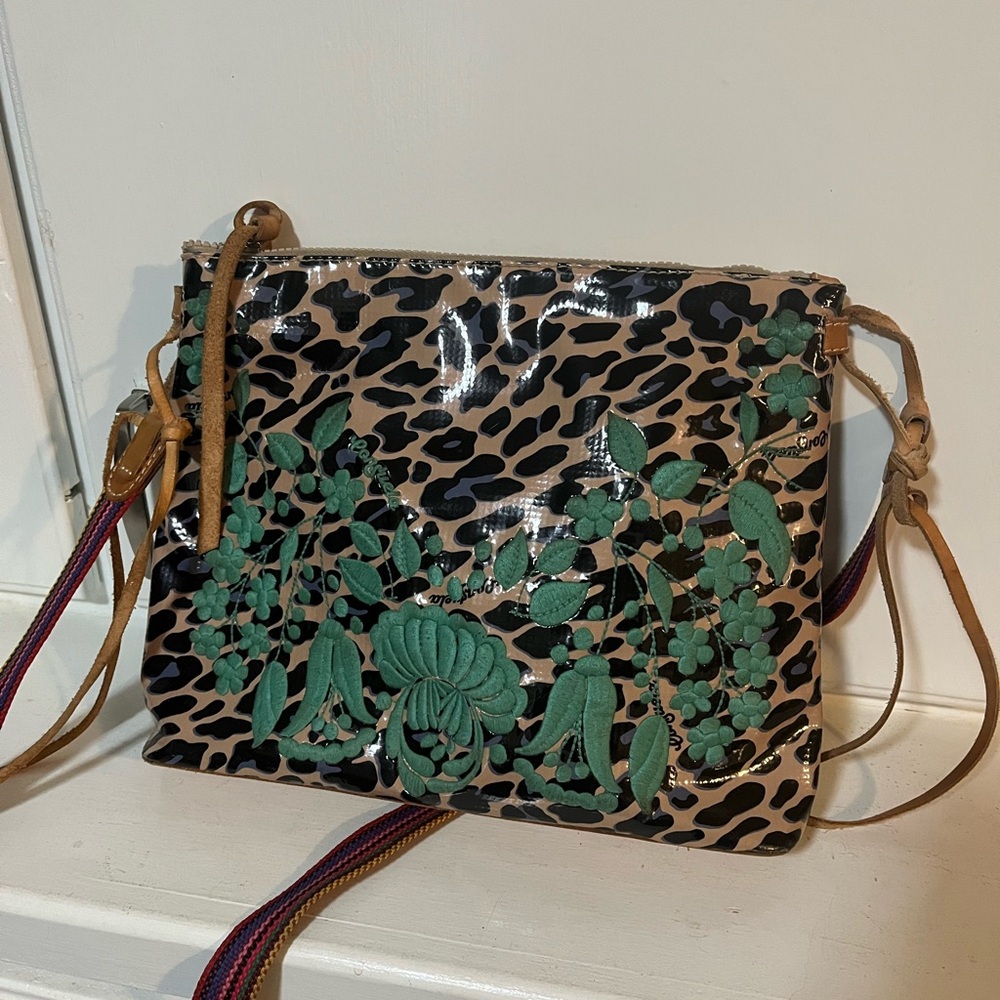 Consuela Downtown Crossbody - Picture 2 of 12